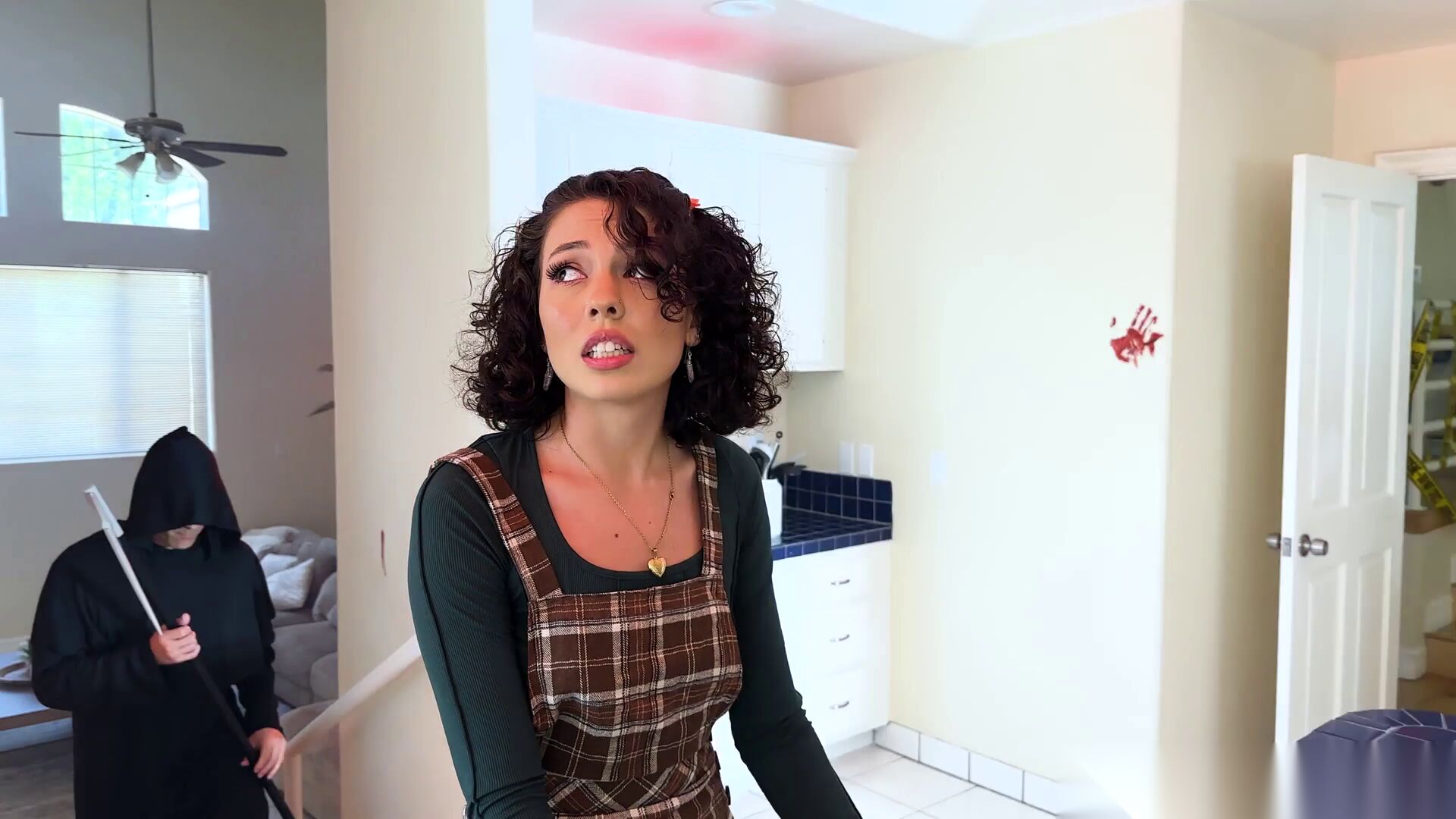 Babysitter Gets Spooked